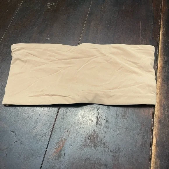 SKIMS Strapless Bandeau Bra in Nude - Picture 2 of 4